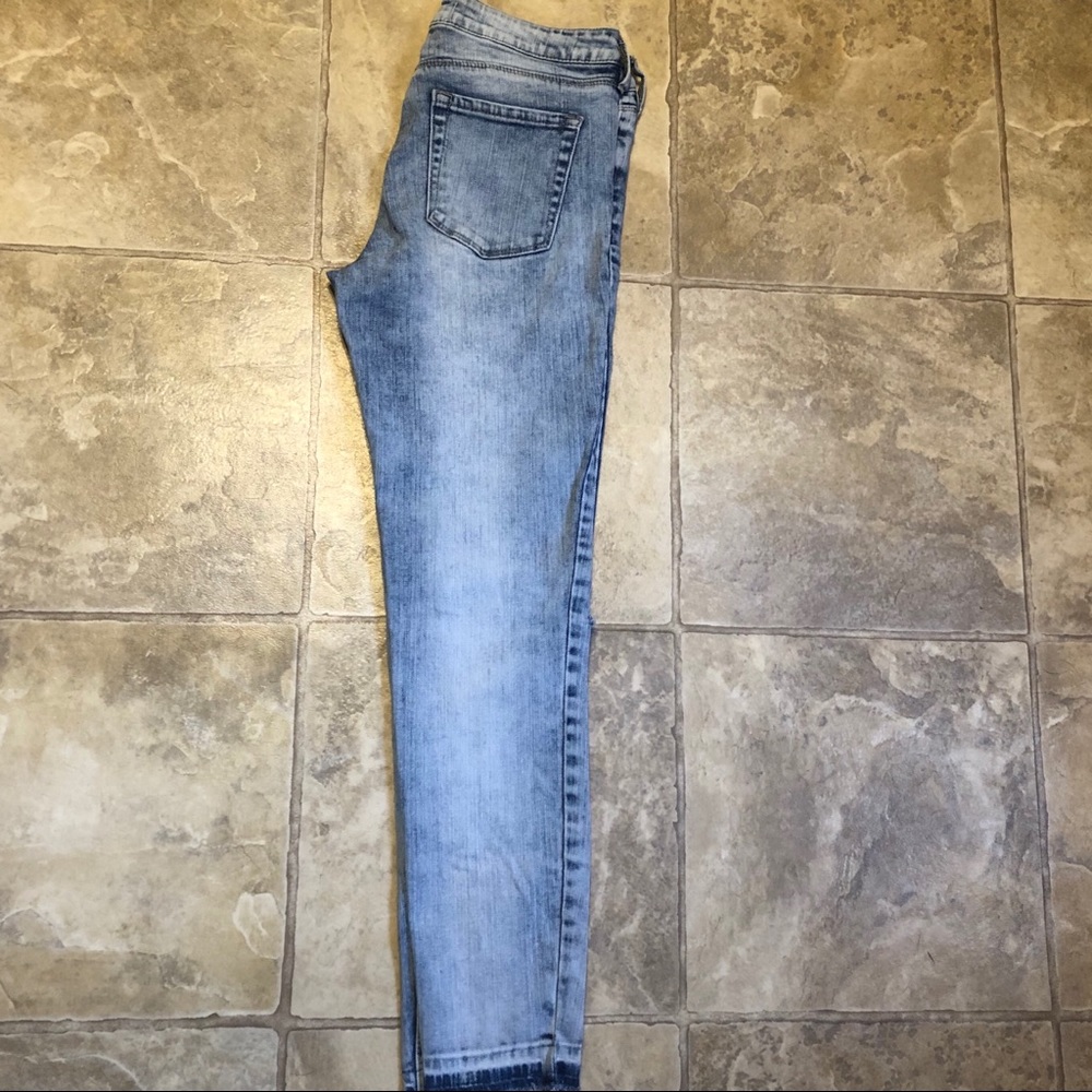 Bullhead Jeans - Picture 3 of 6